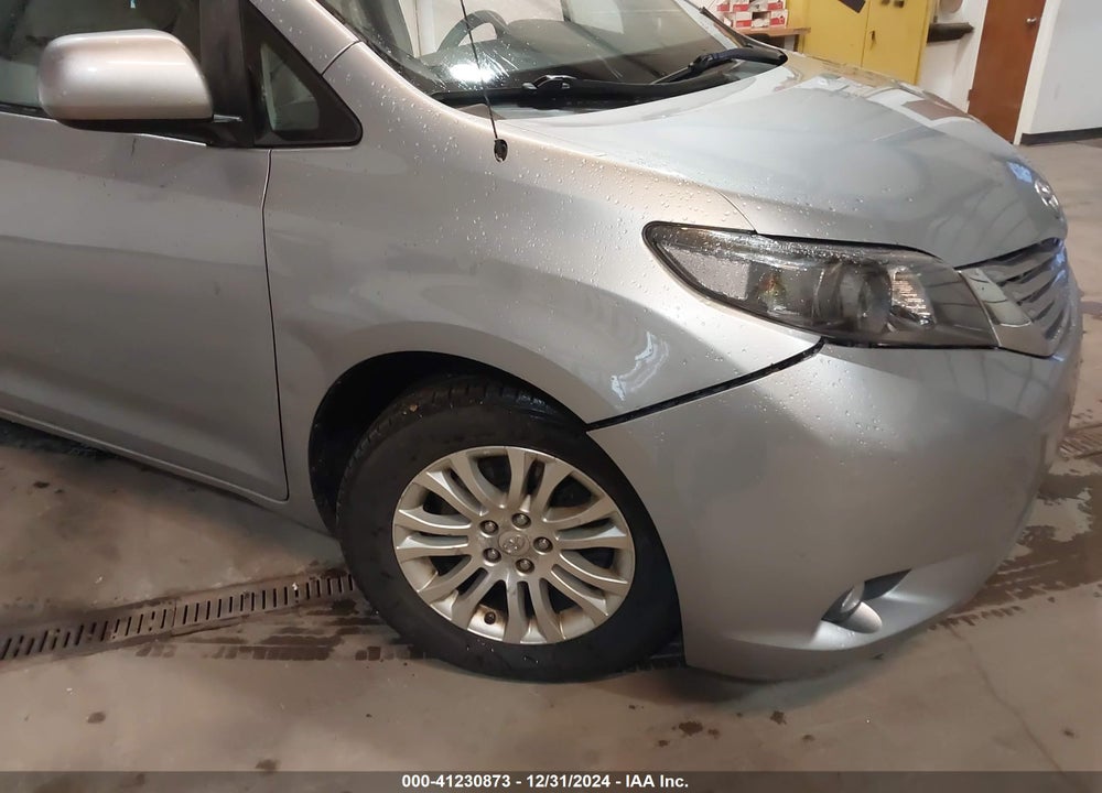 2011 TOYOTA SIENNA XLE V6 VIN: 5TDYK3DC8BS071790