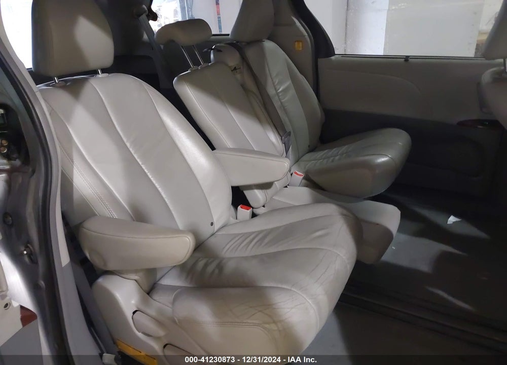 2011 TOYOTA SIENNA XLE V6 VIN: 5TDYK3DC8BS071790