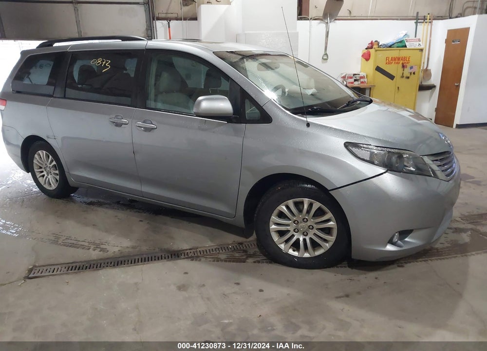 2011 TOYOTA SIENNA XLE V6 VIN: 5TDYK3DC8BS071790