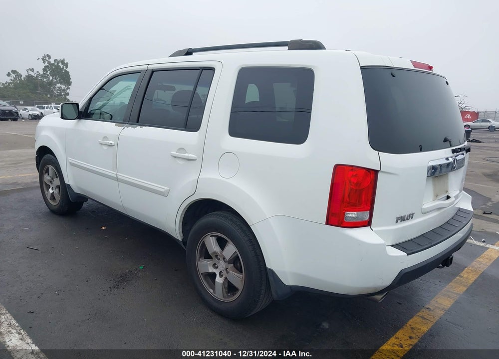 2011 HONDA PILOT EX VIN: 5FNYF3H42BB022497