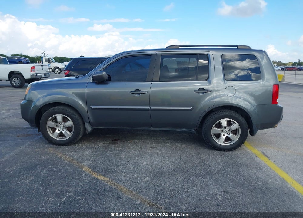 2010 HONDA PILOT EX-L VIN: 5FNYF3H59AB013948