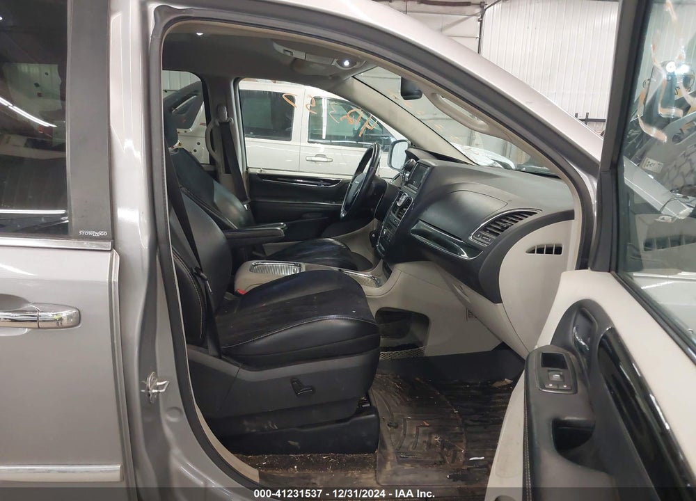 2014 CHRYSLER TOWN & COUNTRY TOURING-L 30TH ANNIVERSARY VIN: 2C4RC1CG6ER163620