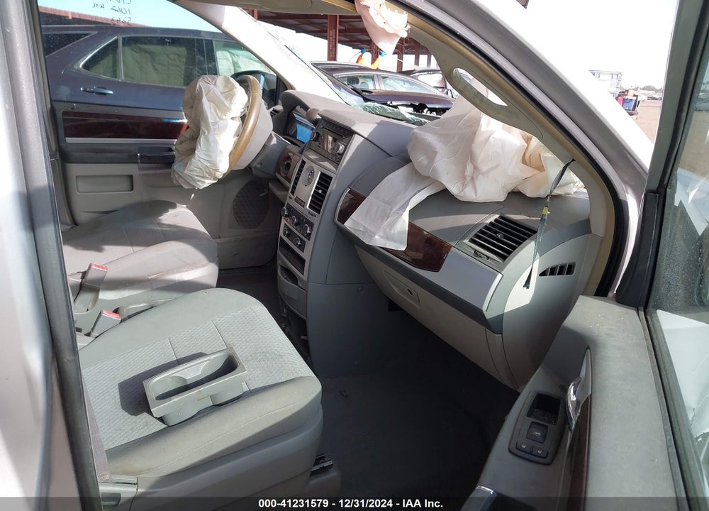 2010 CHRYSLER TOWN & COUNTRY TOURING VIN: 2A4RR5D16AR285043