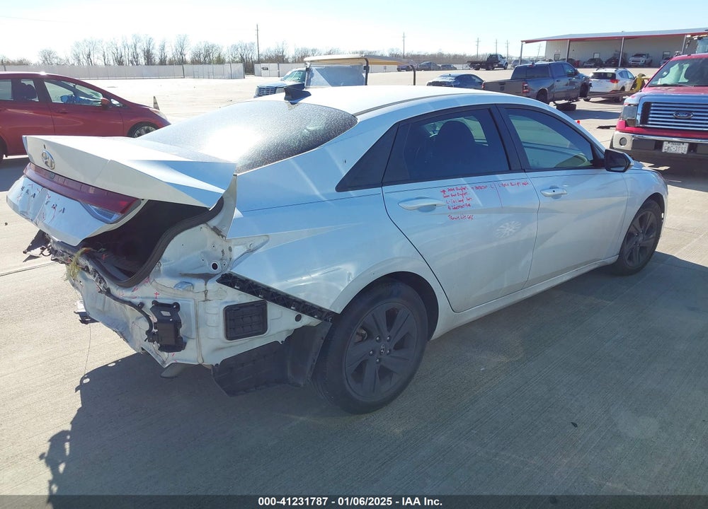 2021 HYUNDAI ELANTRA VIN: 5NPLM4AG0MH001002