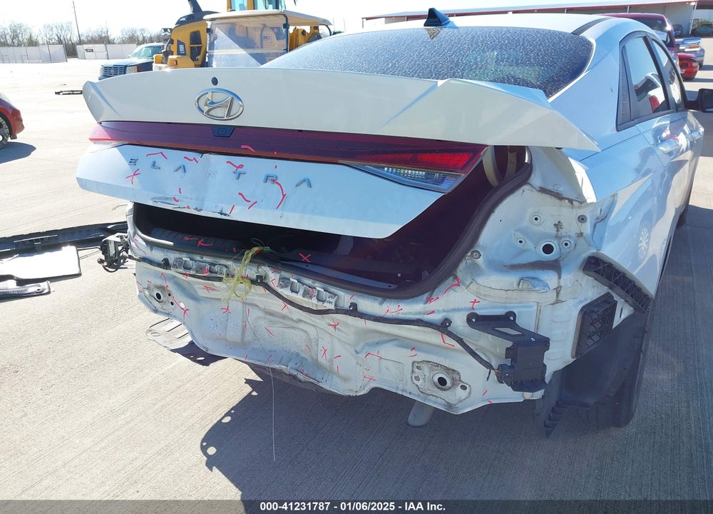 2021 HYUNDAI ELANTRA VIN: 5NPLM4AG0MH001002
