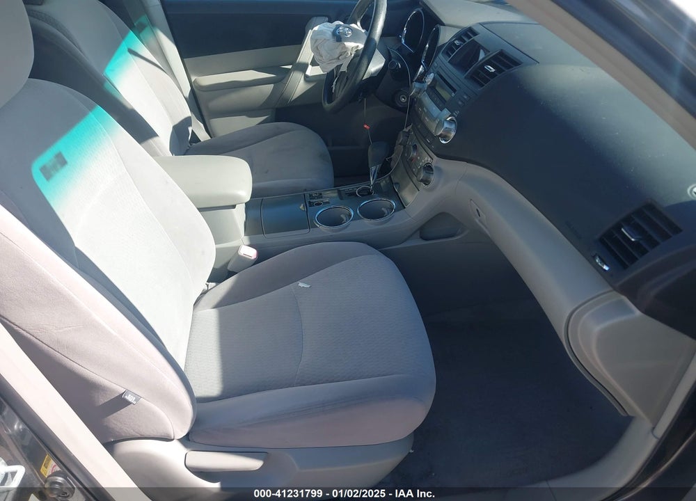 2010 TOYOTA HIGHLANDER VIN: JTEZA3EHXA2010136