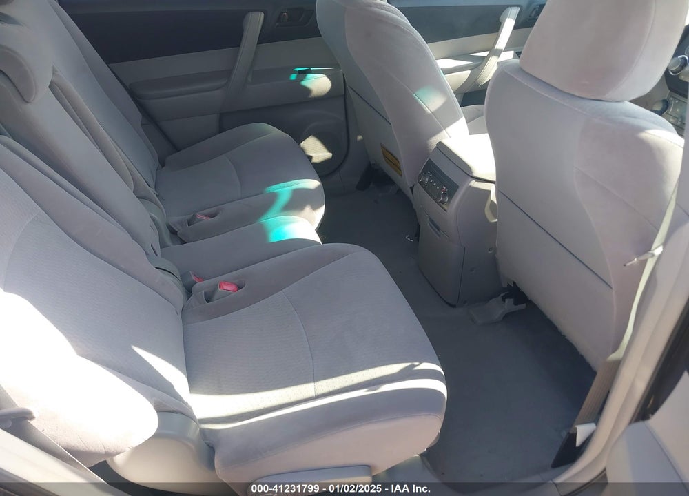 2010 TOYOTA HIGHLANDER VIN: JTEZA3EHXA2010136