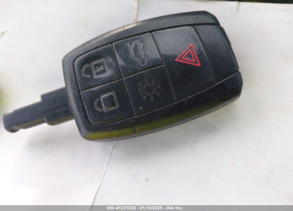 2011 VOLVO C70 VIN: YV1672MC3BJ107203