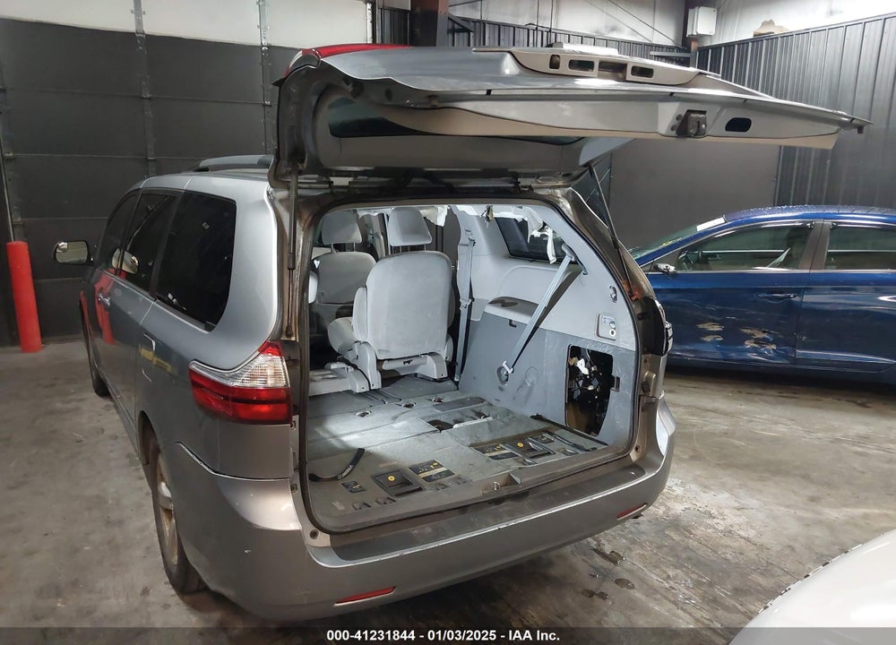2015 TOYOTA SIENNA LE 8 PASSENGER VIN: 5TDKK3DC0FS537112