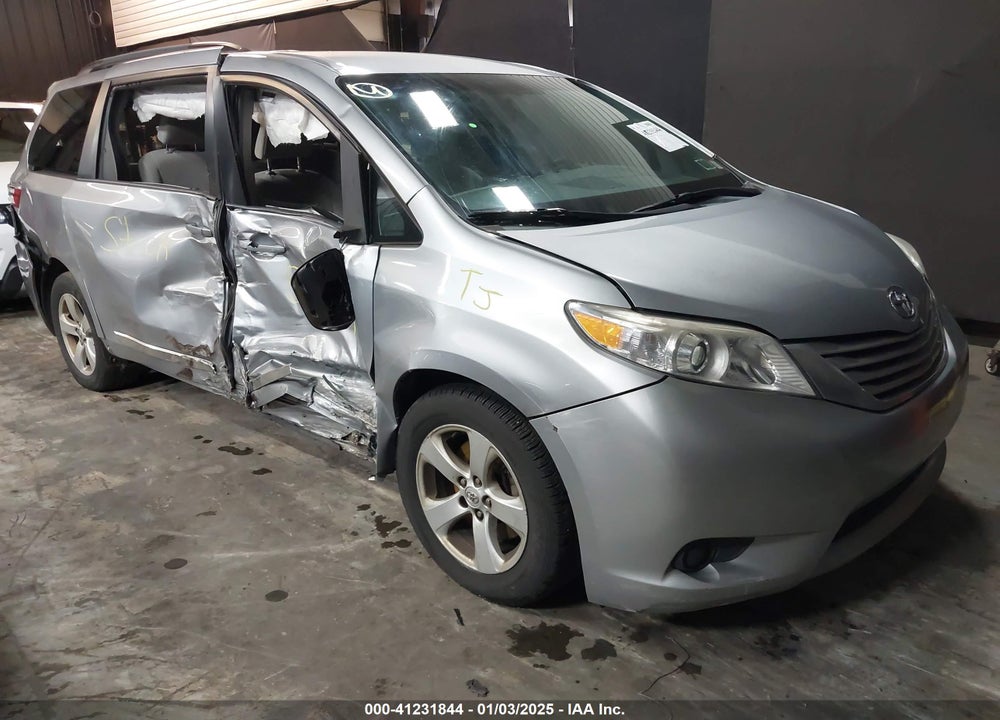 2015 TOYOTA SIENNA LE 8 PASSENGER VIN: 5TDKK3DC0FS537112