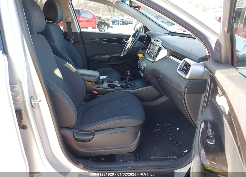 2016 KIA SORENTO 2.4L LX VIN: 5XYPG4A30GG182314