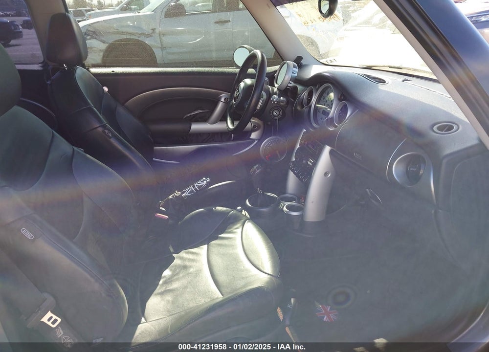2004 MINI COOPER S VIN: WMWRE33434TD80920