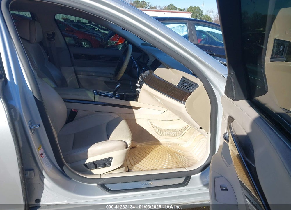 2009 BMW 750I VIN: WBAKA83569CY33600