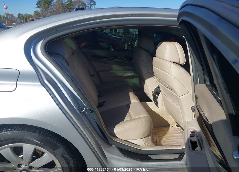 2009 BMW 750I VIN: WBAKA83569CY33600