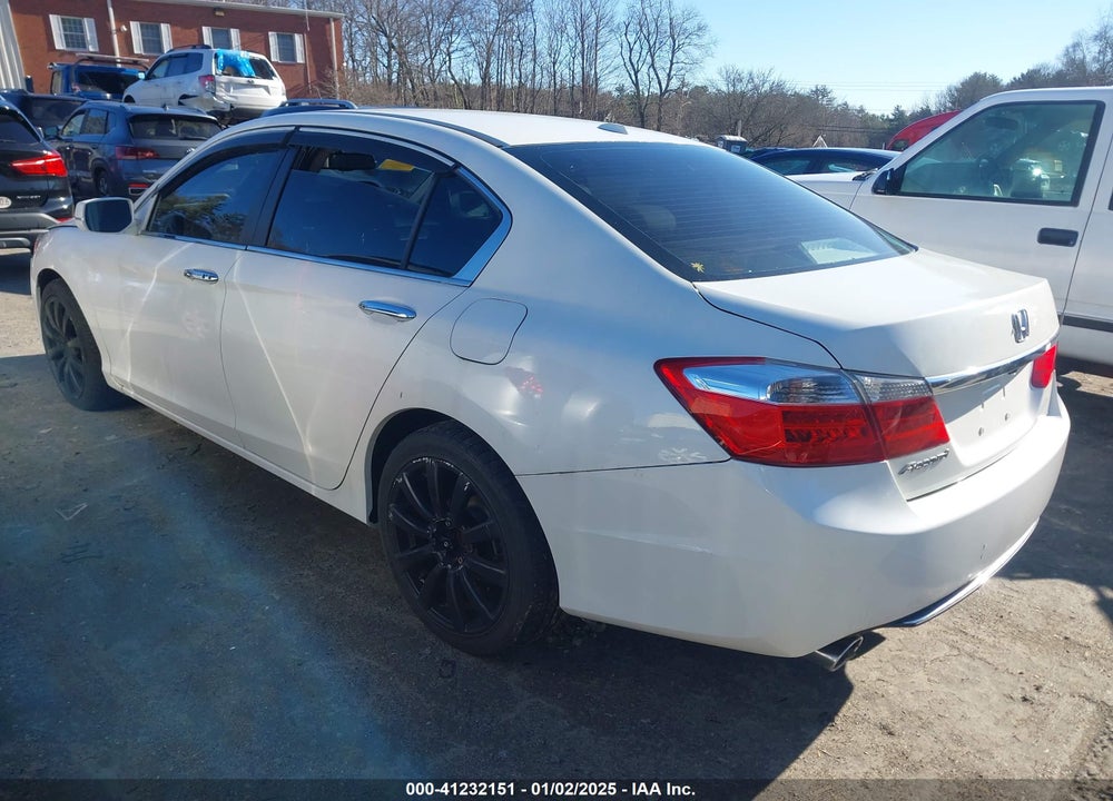 2013 HONDA ACCORD VIN: 1HGCR3F82DA008894