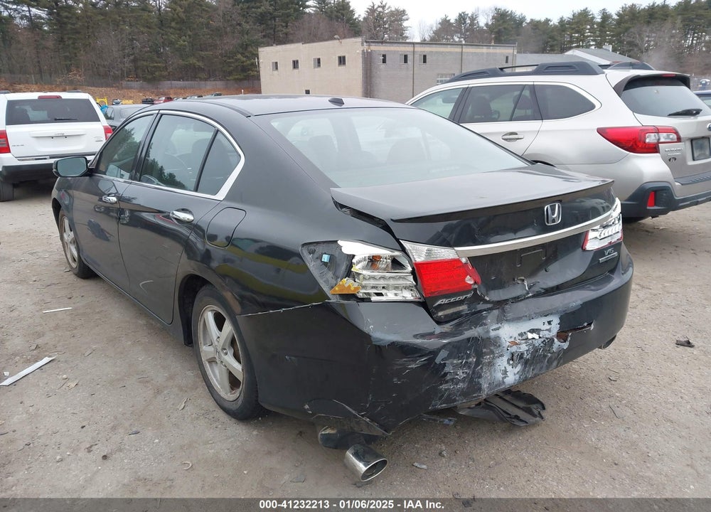 2013 HONDA ACCORD VIN: 1HGCR3F88DA029166