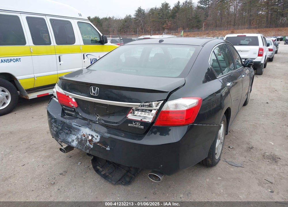 2013 HONDA ACCORD VIN: 1HGCR3F88DA029166
