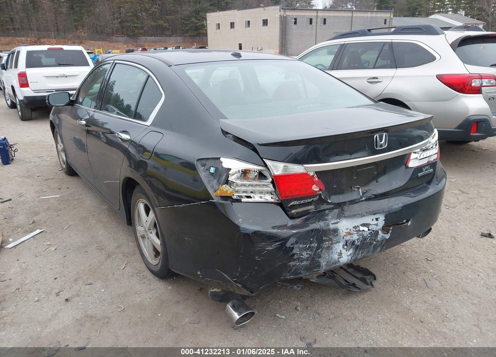 2013 HONDA ACCORD VIN: 1HGCR3F88DA029166