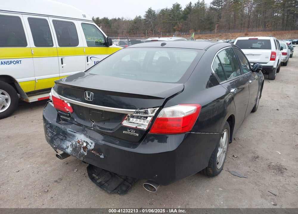 2013 HONDA ACCORD VIN: 1HGCR3F88DA029166