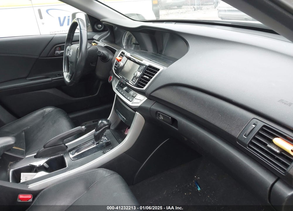 2013 HONDA ACCORD VIN: 1HGCR3F88DA029166