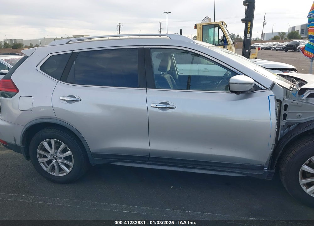 2017 NISSAN ROGUE SV VIN: JN8AT2MT4HW405917