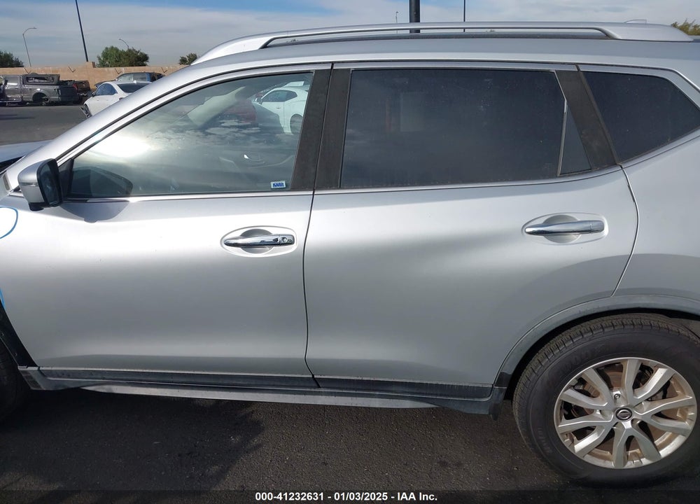 2017 NISSAN ROGUE SV VIN: JN8AT2MT4HW405917