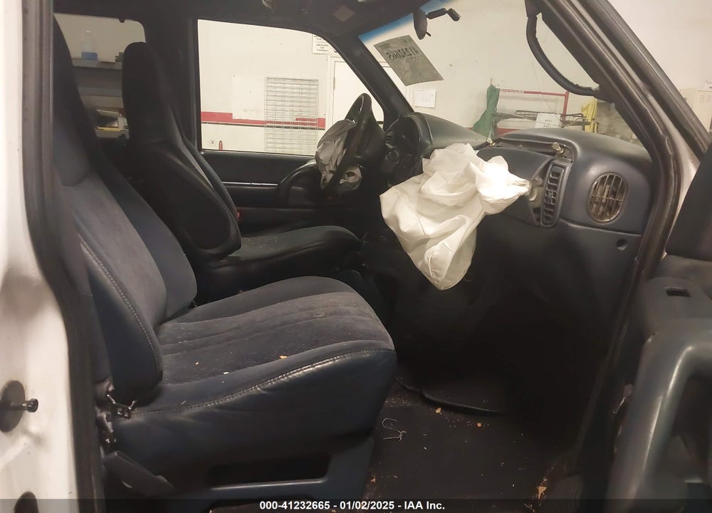 2000 CHEVROLET ASTRO VIN: 1GNDM19W6YB200780
