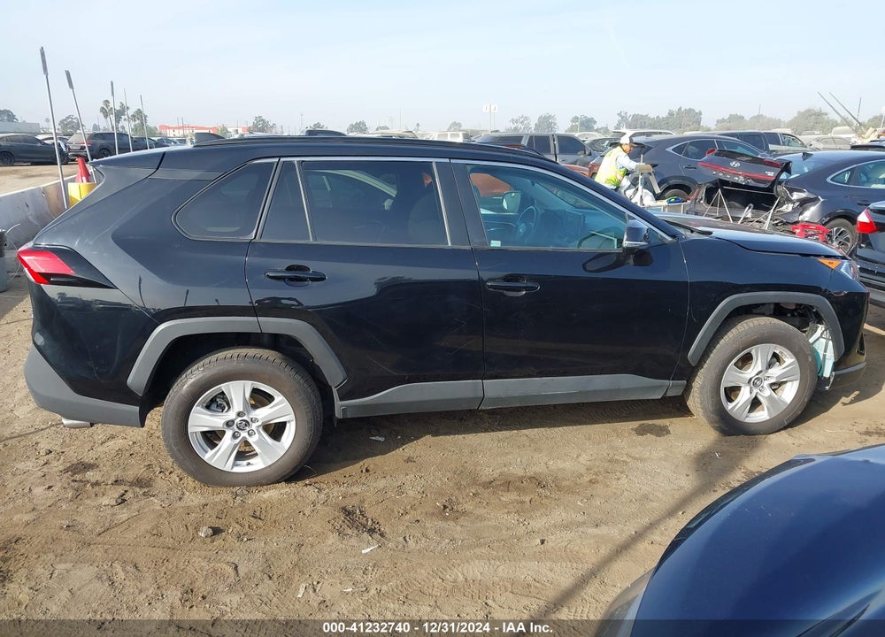 2021 TOYOTA RAV4 XLE VIN: 2T3P1RFV3MC141375
