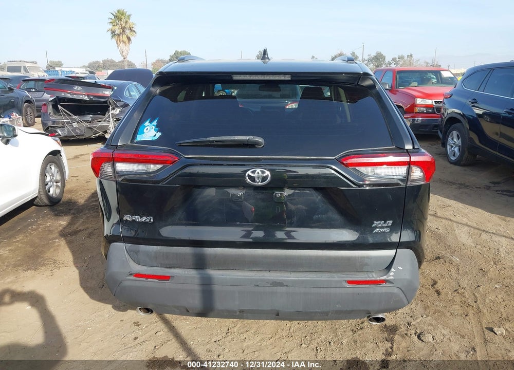 2021 TOYOTA RAV4 XLE VIN: 2T3P1RFV3MC141375