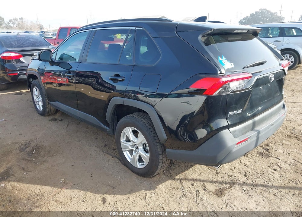 2021 TOYOTA RAV4 XLE VIN: 2T3P1RFV3MC141375