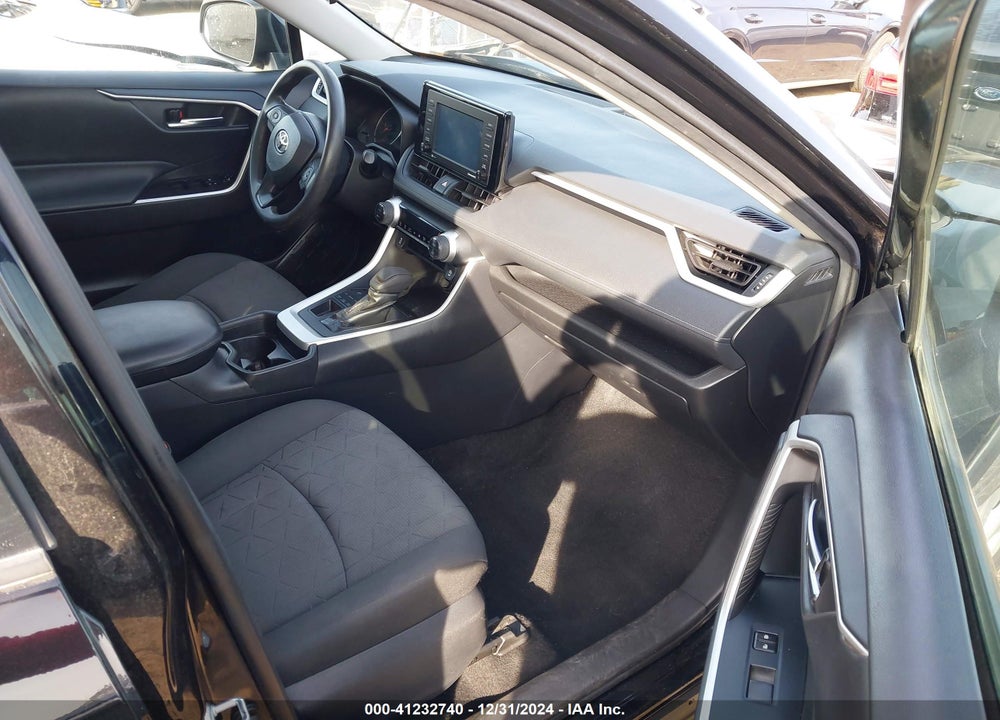 2021 TOYOTA RAV4 XLE VIN: 2T3P1RFV3MC141375