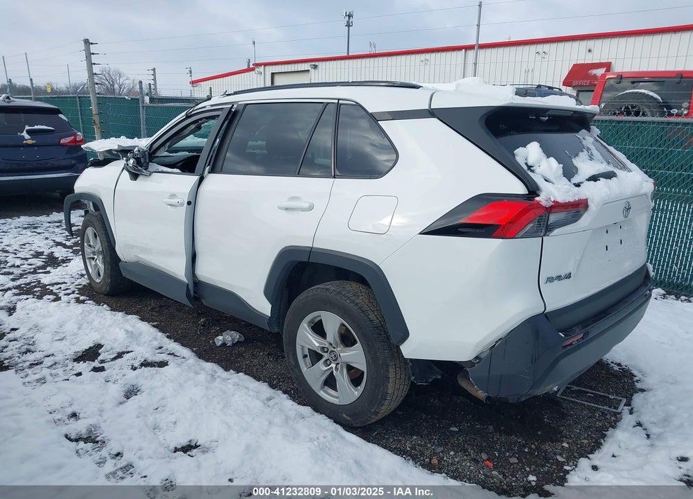 2021 TOYOTA RAV4 XLE VIN: 2T3P1RFV2MW161602
