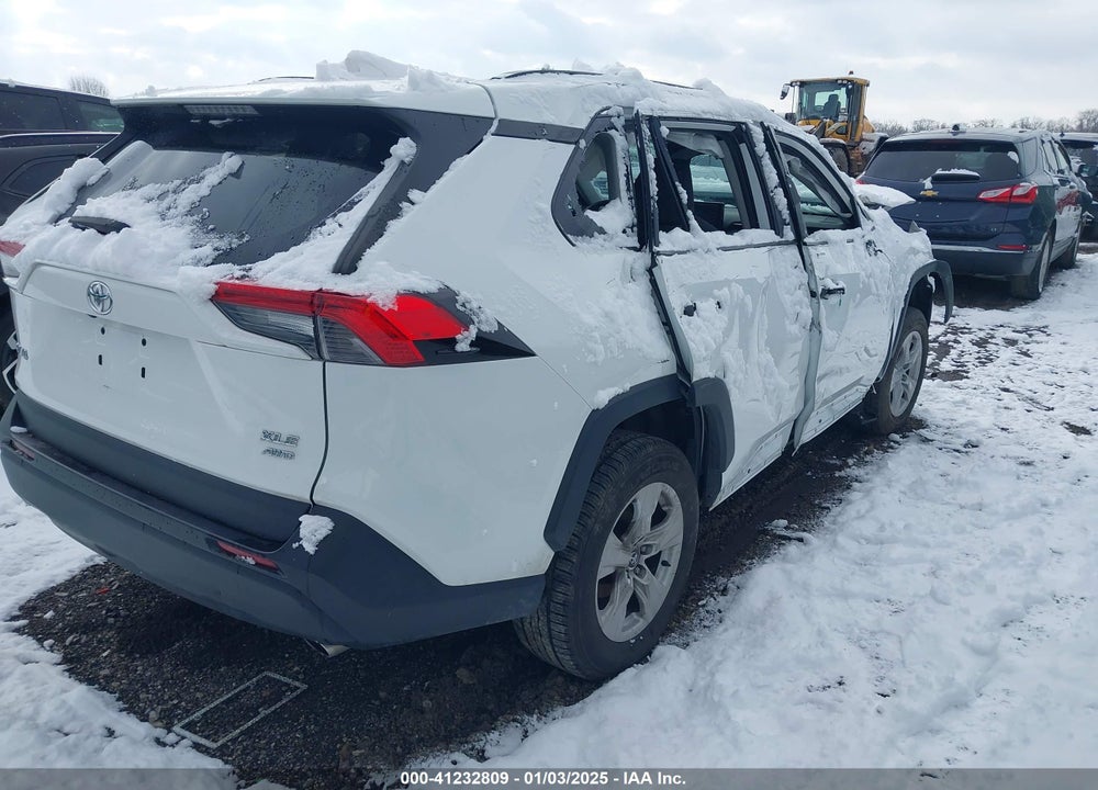 2021 TOYOTA RAV4 XLE VIN: 2T3P1RFV2MW161602