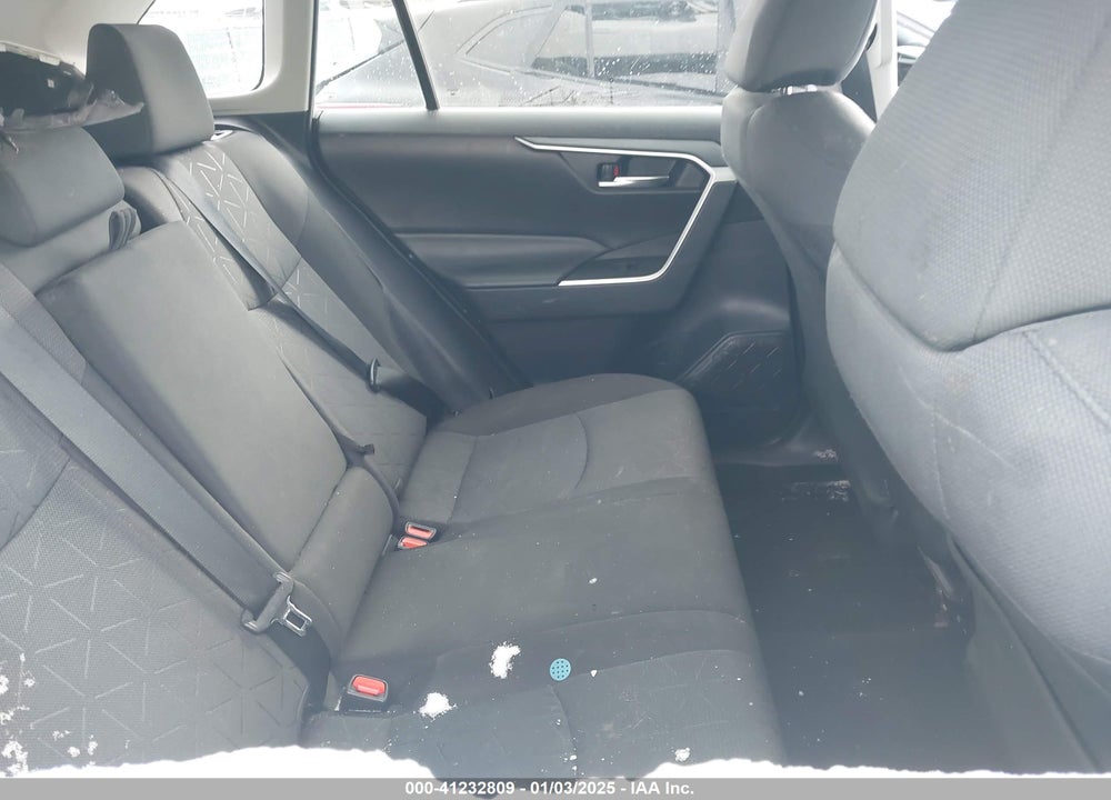 2021 TOYOTA RAV4 XLE VIN: 2T3P1RFV2MW161602
