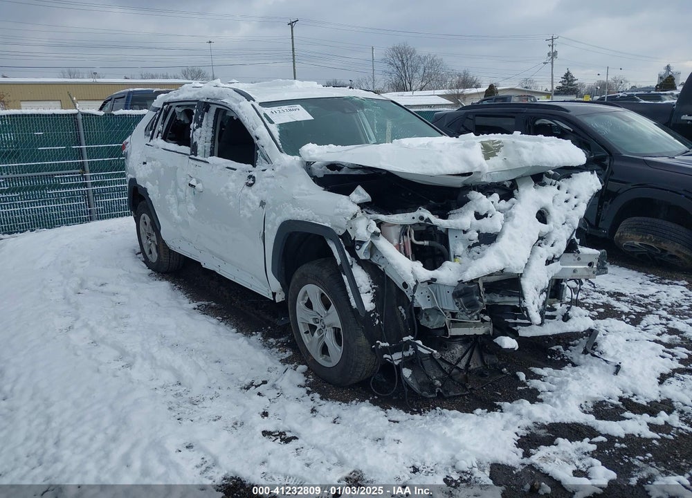 2021 TOYOTA RAV4 XLE VIN: 2T3P1RFV2MW161602