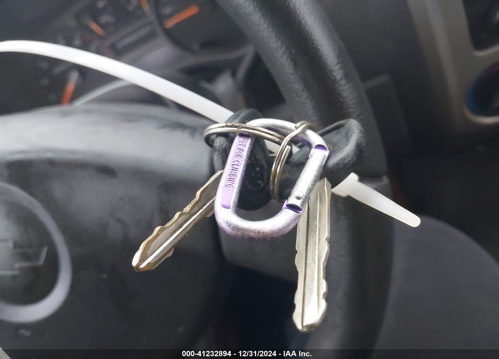 2005 CHEVROLET COLORADO LS VIN: 1GCCS146858230227