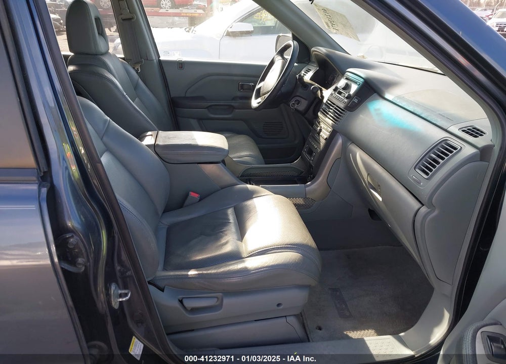 2005 HONDA PILOT EX-L VIN: 5FNYF18565B004439