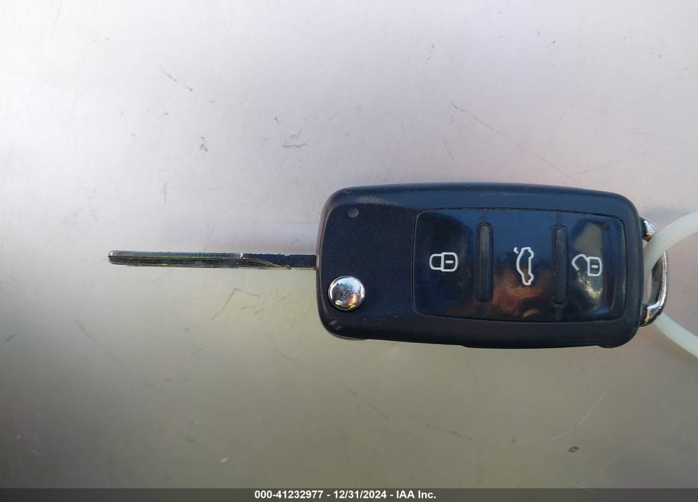 2015 VOLKSWAGEN BEETLE VIN: 3VWF17AT0FM607009