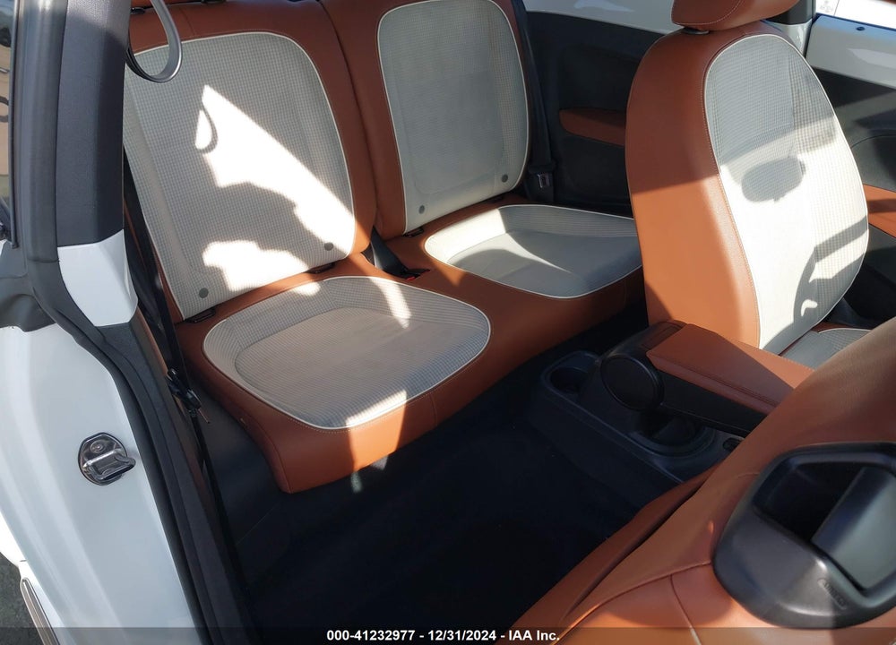 2015 VOLKSWAGEN BEETLE VIN: 3VWF17AT0FM607009