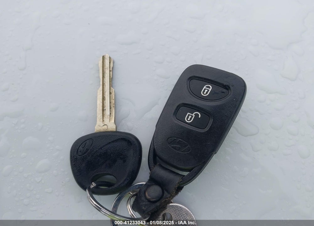 2011 HYUNDAI SANTA FE VIN: 5XYZHDAG5BG002875
