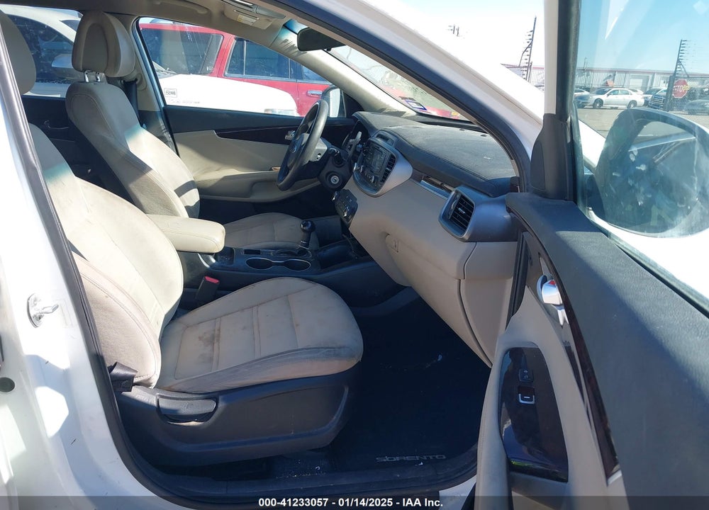 2016 KIA SORENTO 3.3L LX VIN: 5XYPG4A55GG009602