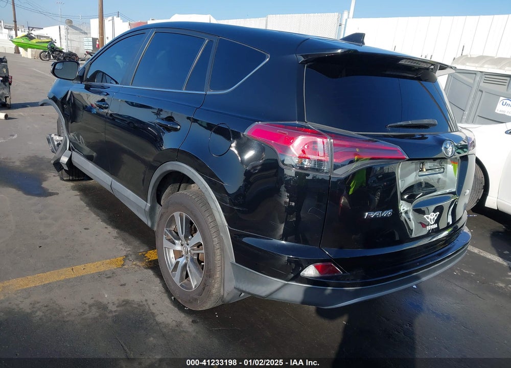 2018 TOYOTA RAV4 XLE VIN: 2T3WFREV4JW434176