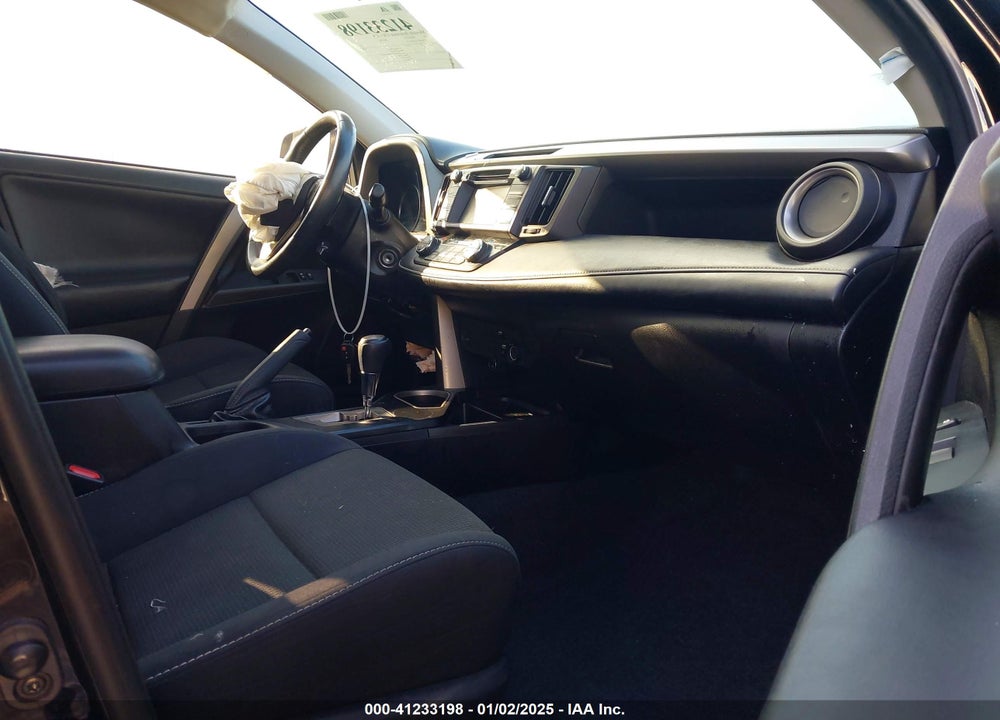 2018 TOYOTA RAV4 XLE VIN: 2T3WFREV4JW434176