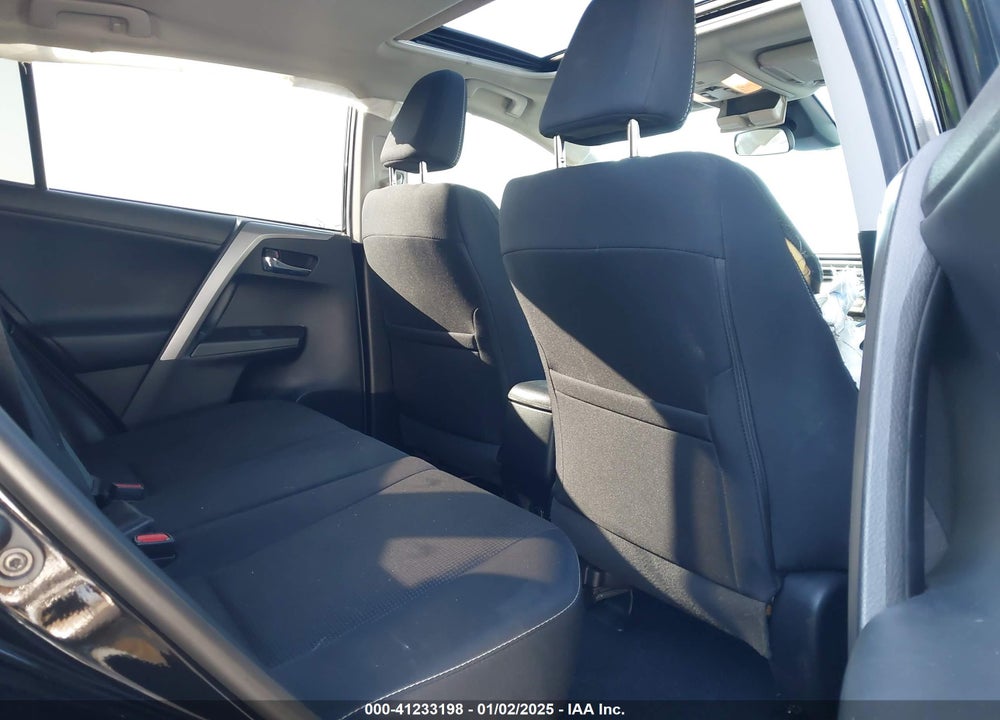 2018 TOYOTA RAV4 XLE VIN: 2T3WFREV4JW434176