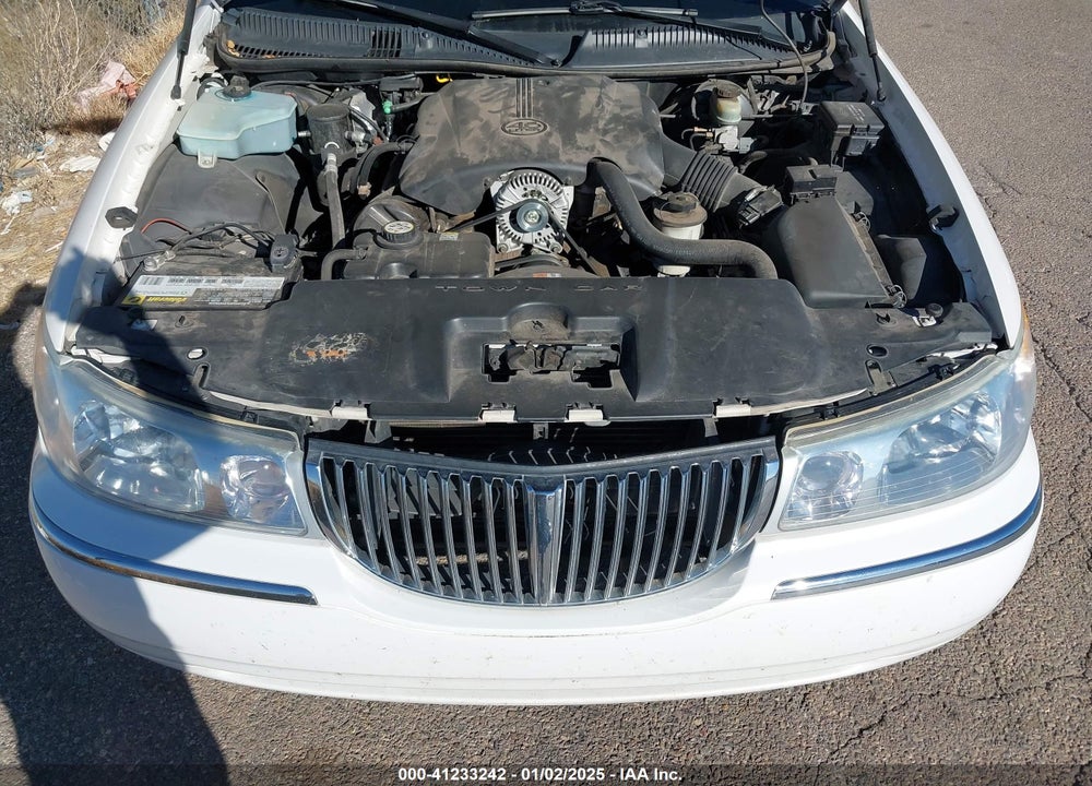 2001 LINCOLN TOWN CAR CARTIER VIN: 1LNHM83W11Y661668