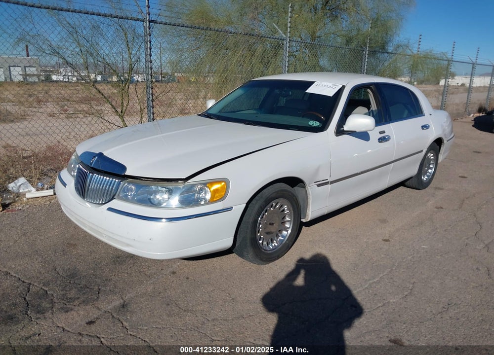2001 LINCOLN TOWN CAR CARTIER VIN: 1LNHM83W11Y661668