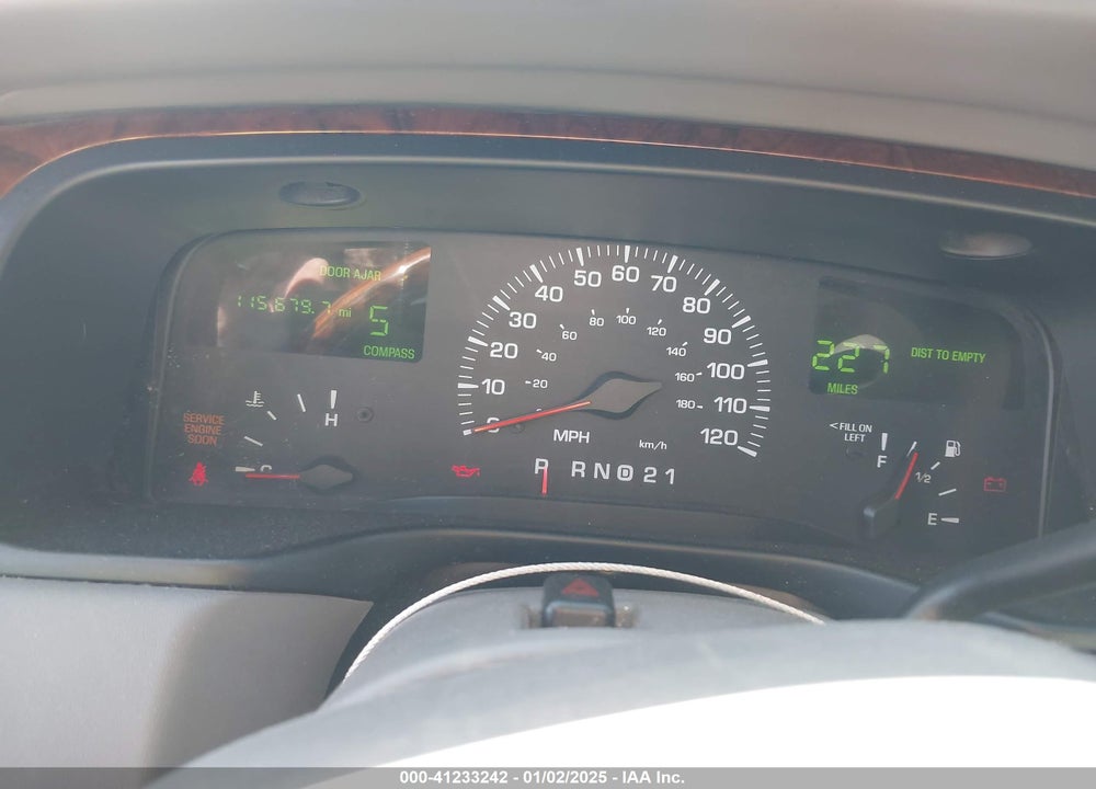 2001 LINCOLN TOWN CAR CARTIER VIN: 1LNHM83W11Y661668