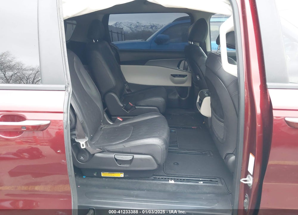 2023 KIA CARNIVAL MPV LX SEAT PACKAGE VIN: KNDNB4H34P6213191