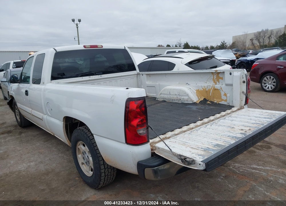 2004 CHEVROLET SILVERADO 1500 LS VIN: 2GCEC19V041145194