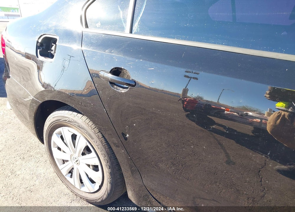 2013 VOLKSWAGEN JETTA 2.0L S VIN: 3VW2K7AJ6DM275889